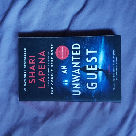 Shari Lapena "An Unwanted Guest" book - Picture 1 of 1
